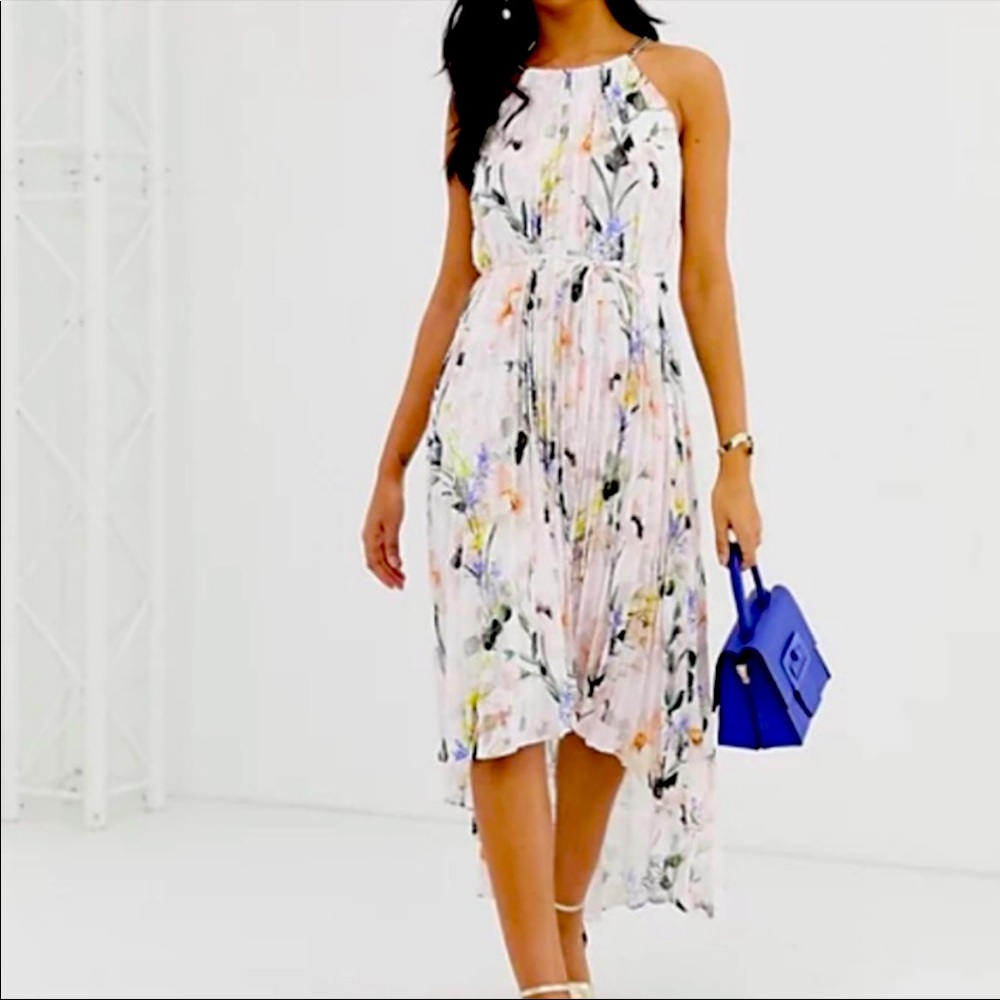 NWT Ted Baker Dress Valetia Dip Hem
Floral Pleated Dress.